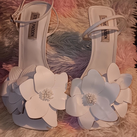 Steve Madden Amani Floral Ankle-Strap Heels~White~Women"s Size 9M - Picture 2 of 8